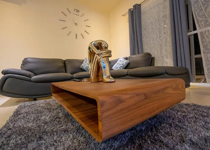 Luxury With Poll Appartement