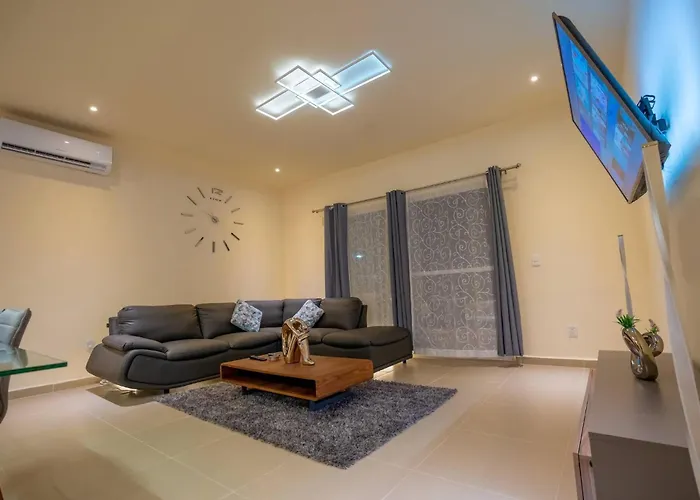 Luxury With Poll Appartement